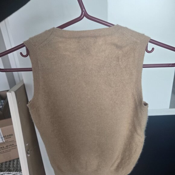 100% Cashmere Sweater Vest - Picture 2 of 3
